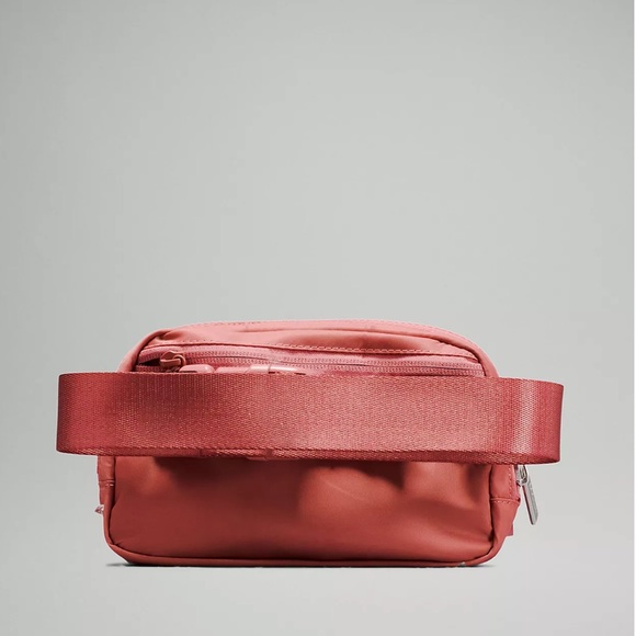 NWT Lulululemon Everywhere Belt Bag Brier Rose - Picture 3 of 6